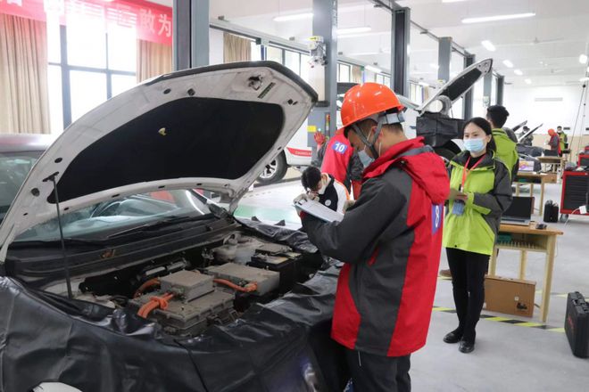 匠心筑夢，技耀兩江——兩江新區(qū)機動車維修行業(yè)技能競賽側(cè)記